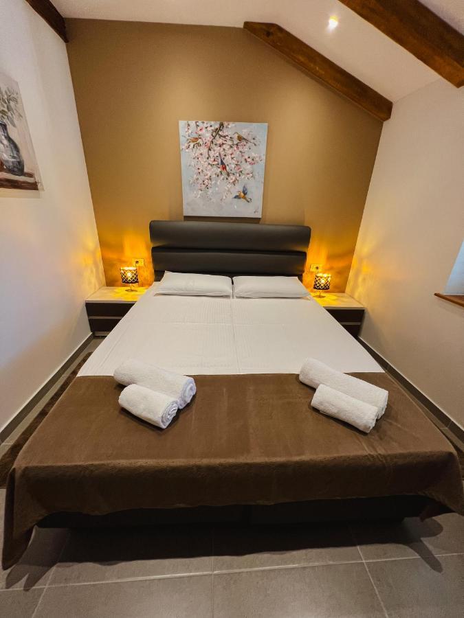 Aaa Apartments & Rooms With Free Parking Pula Zewnętrze zdjęcie